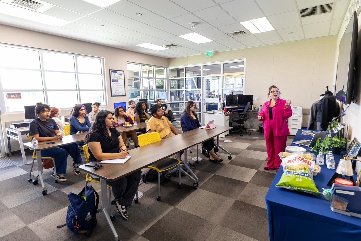 💼 Work. 👨‍👩‍👧 Life. 🎓 School.
You don’t have to give up one to get the others.
Lemoore College offers variety and flexibility so you can customize your path to success.
👉 Learn more &amp; Flex Your Future:
westhillscollege.com/lemoore/blog/p…
