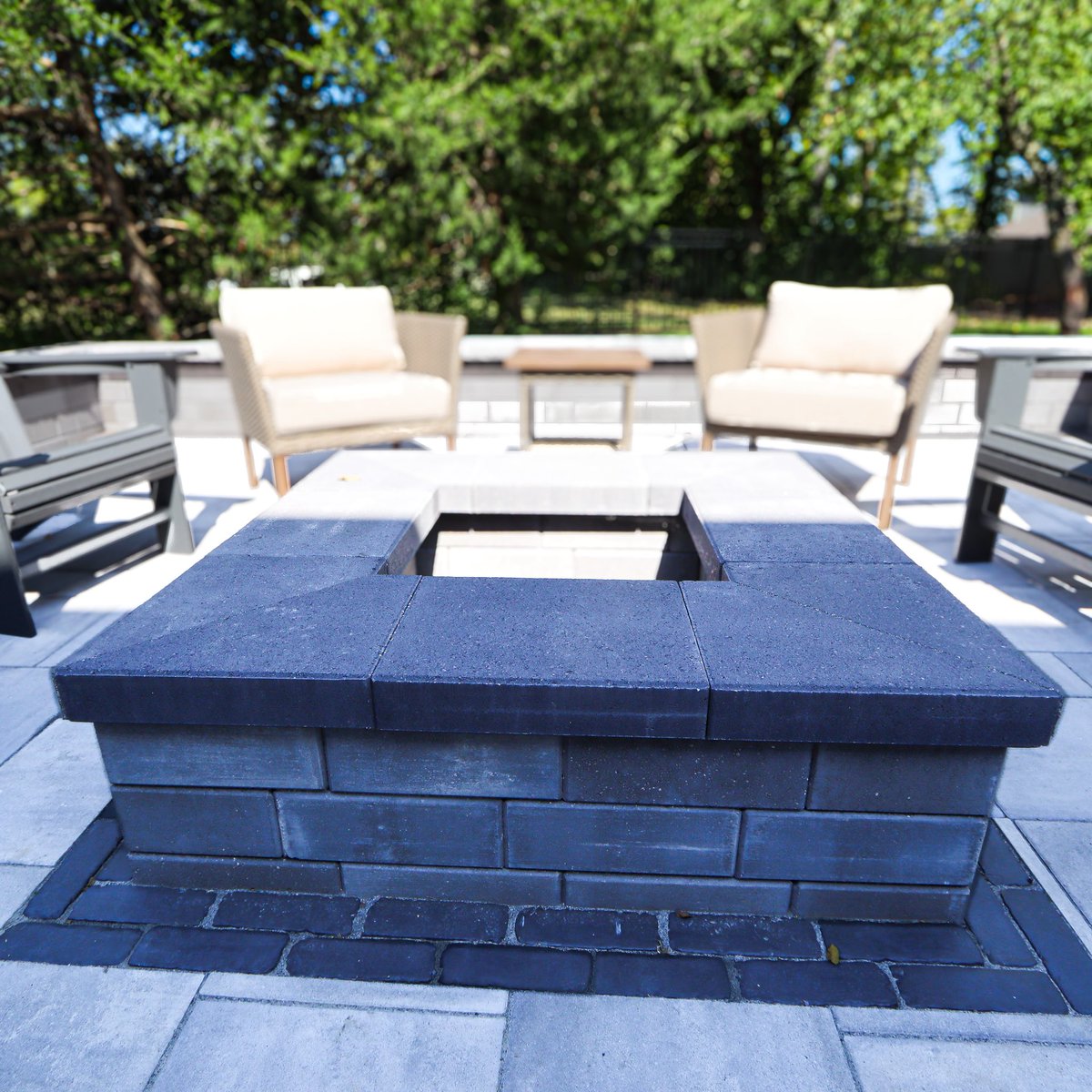 hinkleoutdoor's tweet image. Chilly fall nights are better spent by the fire. 
Cozy up by your very own custom fire pit this fall! 

#firepit #firepitseason #outdoorliving #firepitdesign #outdoordesign