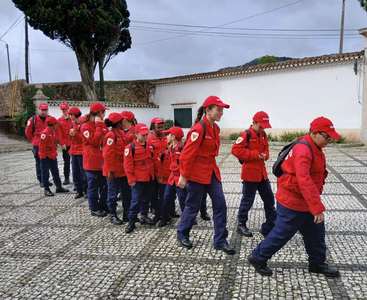 VISITA || A Escola de Infantes e Cadetes dos Bombeiros Voluntários de Caneças realizou, no dia 1 de novembro, uma visita ao Centro de Formação de Sintra da #ENBombeiros: enb.pt/noticias/233-e…