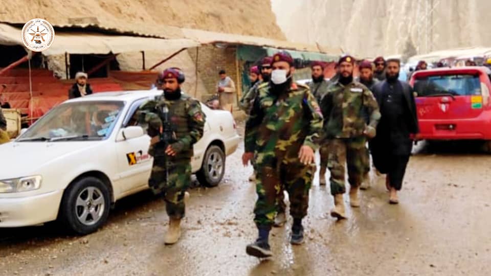 د پنځم مشترک کنډک کمانډو ځواکونه نن د خپلکو خلکو د خدمت لپاره د زلزلې سیموته استول شوي وو چې په سیمه کې د نورو امنیتي ځواکونو ترڅنګ د خلکو په ژغورلو بوخت وو.
#وزارت_دفاع_ملی
#ملي_اسلامي_اردو