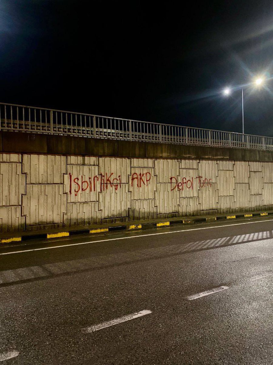 🚩Bartın’daki faşist saldırılara karşı açıklamamız:

Bartın’da direnişi büyüten arkadaşlarımız, geçtiğimiz günlerde Adalet Bakanı’nın özel talimatı üzerine gözaltına alınmıştı. Bu müdahalenin ardından, arkadaşlarımız bu kez ülkücü faşist çetelerce organize bir şekilde pusuya