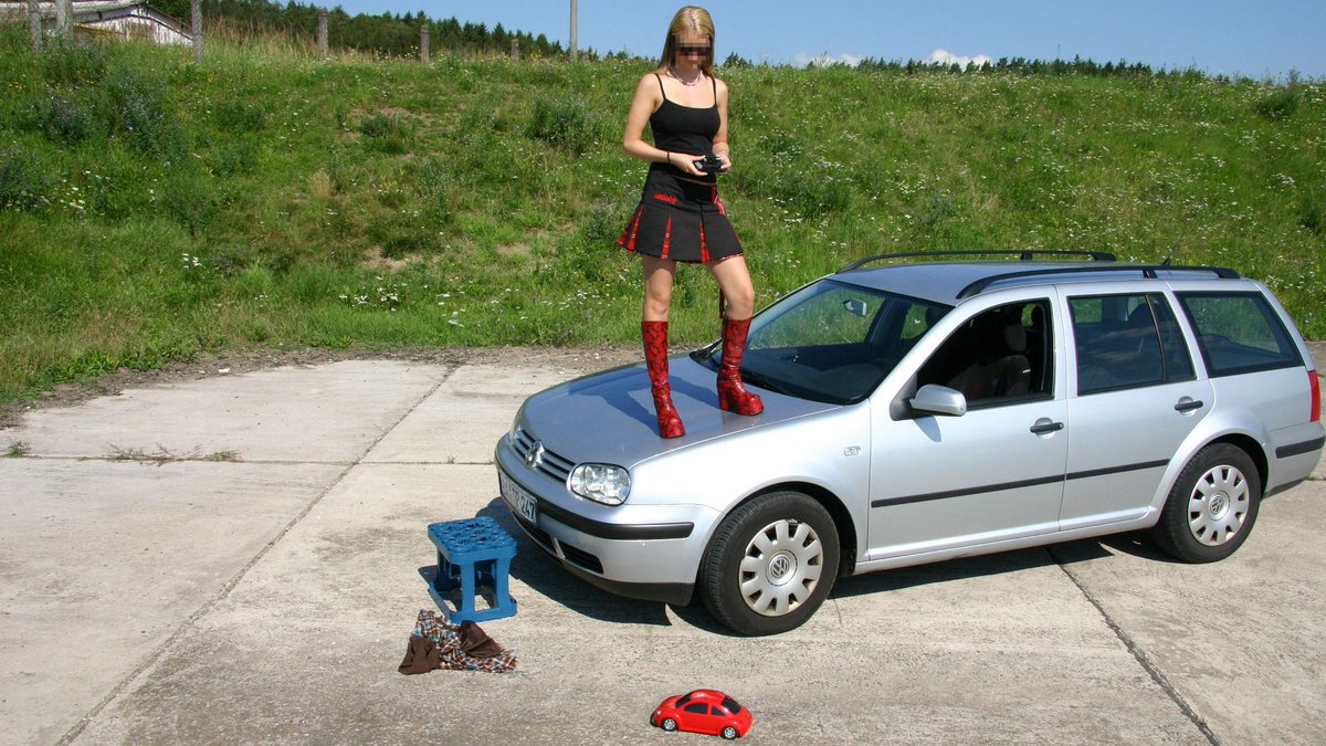 CrushingFun's tweet photo. Beetle 2 girl on car https://t.co/3zWuTYmQl3 via @YouTube https://t.co/MnePG2PPoU