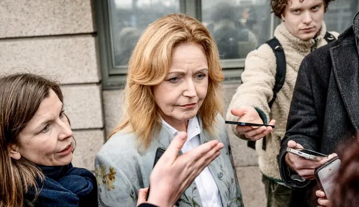 Centern. Detta märkliga parti. Helt fixerade vid motståndet till SD. De landar i att, trots de är borgerliga, så föredrar de vänstergänget. Hade det inte varit rimligare att vägra vänstern men samtidigt ställa krav för stödja en högerregering?! 
#VadHadeTorbjörnTyckt