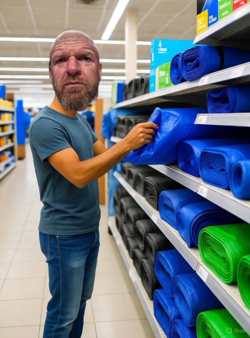 WWE said they filled the arena… with hype. The seats? Maybe next week. #WWERaw