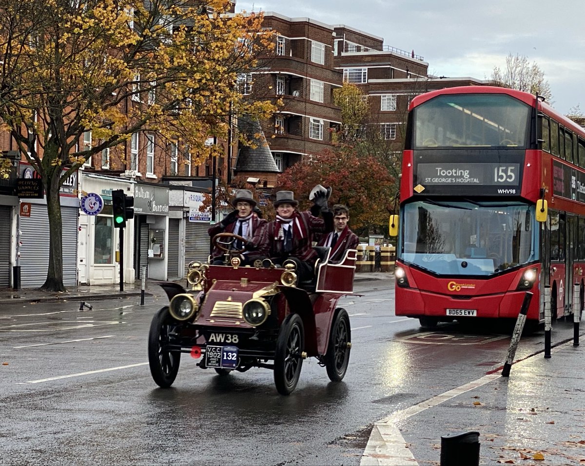 _suziebrown's tweet photo. Local photographer Judy Bellord captured the RM Sotheby Veteran Car Run in #Balham! Over 300 vintage cars &amp; their stylish crews made the 60-mile journey to Brighton, celebrating the world's longest-running motoring event since 1896. 📸 judy.bellord@gmx.co.uk https://t.co/laNCNOAw2F