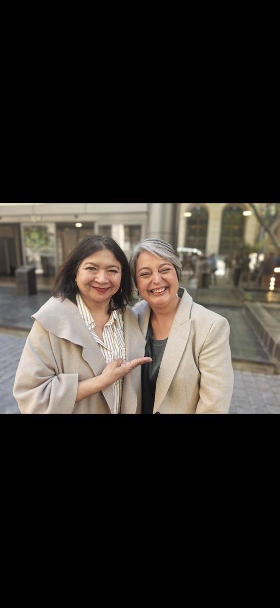 NOTABLE Jeannette JARA!!  Tiene todas las condiciones como candidata para ser la que mejor pueda interpretar a la personas comunes y corrientes, incluidas las del voto obligatorio sin posición política 1/2