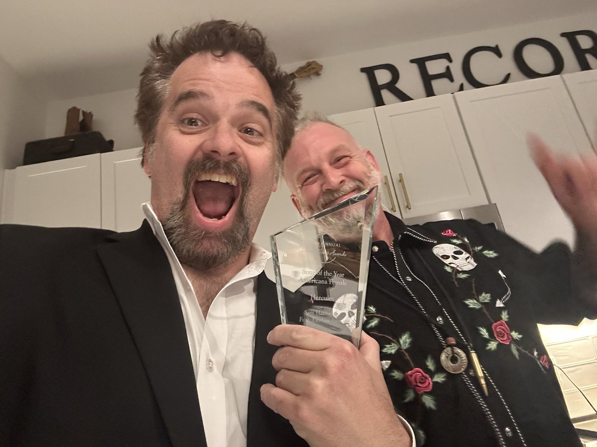 Funkmaster__V's tweet image. Things were won, hearts were stolen, people were pantsed. The law was called but failed to find the culprits. Thanks Josie Music Awards for the gloss. Back to making more majik! #grandoleopry #JosieMusicAwards