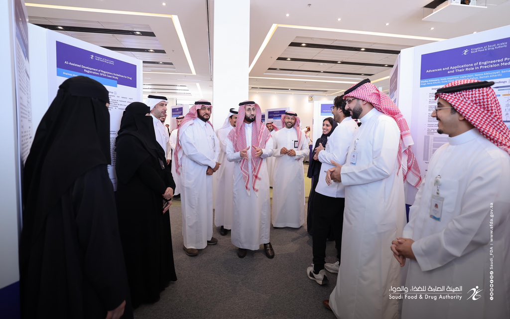 بمشاركة 160 بحثًا علميًا.. 
اختتمنا اليوم في هيئة #الغذاء_والدواء النسخة الخامسة من #يوم_الأبحاث_التنظيمية، الذي نسعى من خلاله إلى تطوير أساليب البحث العلمي وتعزيز بيئة تدعم النمو والابتكار.