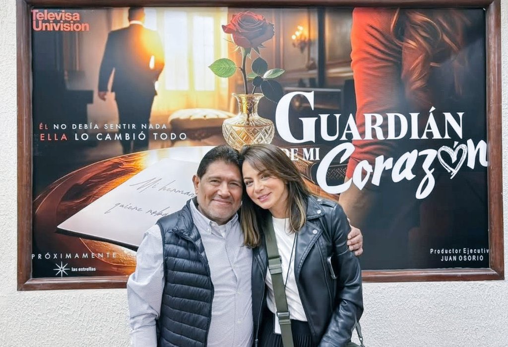 raulgtzoficial's tweet photo. 🎬✨ ¡Después de mucho estira y afloja, por fin se confirma! 🙌 Silvia Navarro será la próxima protagonista del nuevo proyecto del productor Juan Osorio, quien prepara el remake de la exitosa telenovela Amor en Custodia 💖📺.
Recordemos que esta historia fue interpretada en su momento por Margarita Gralia y Sergio Basañez, y más tarde por Erika Buenfil y Eduardo Yáñez 🔥.
¡Ahora una nueva versión promete dar mucho de qué hablar! 😍🎭