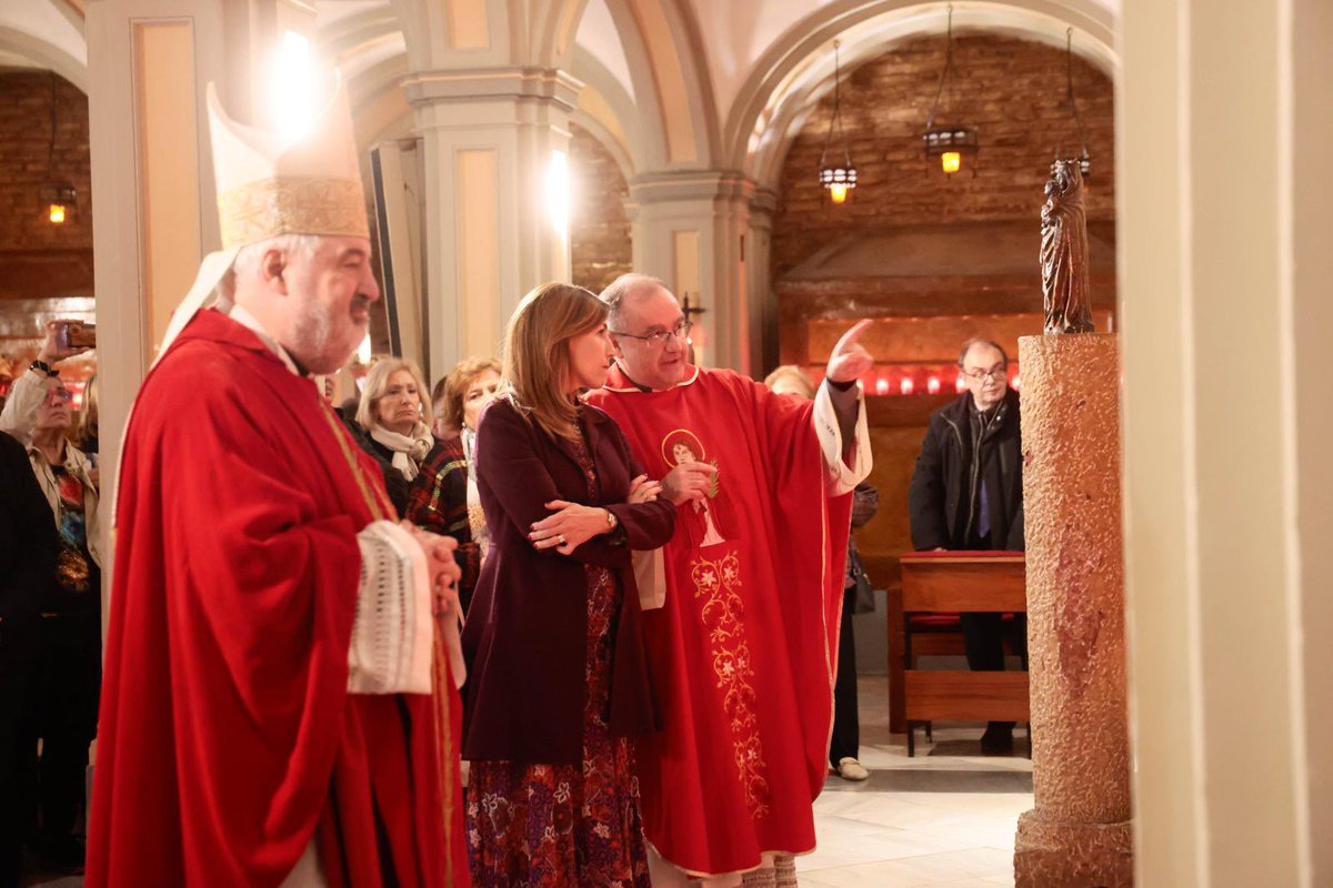 Hoy #Zaragoza ha cumplido con una de las  tradiciones más antiguas y que recuperamos hace seis años después de una larga época de ostracismo: el Voto de Cera a Santa Engracia.

Una llama que no se apaga y que simboliza la fe, la memoria y la fuerza de una ciudad que no olvida sus