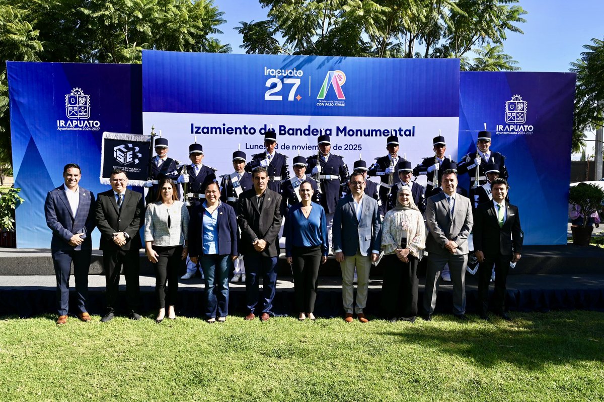 🇲🇽 Izar nuestra Bandera es reafirmar la esperanza que construimos con manos y corazón, día tras día.

Que la memoria de Carlos Manzo nos inspire a servir con valentía. Su partida nos convoca a la unidad para trabajar por un México donde la paz no sea un sueño sino una realidad.🕊️