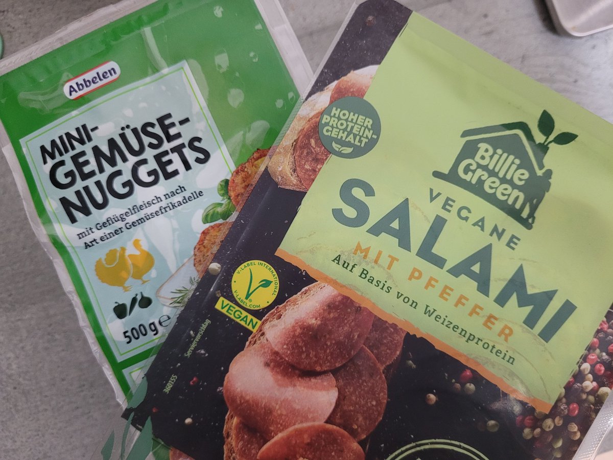 webwaerts's tweet photo. Was ist irreführender?
#veganeWurst https://t.co/8tLbvx5CnK