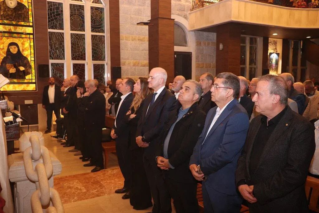 samygemayel's tweet photo. مشاركا في قداس في كنيسة مار تقلا في ذكرى شهداء بلدة المروج https://t.co/So8dW9d7dd