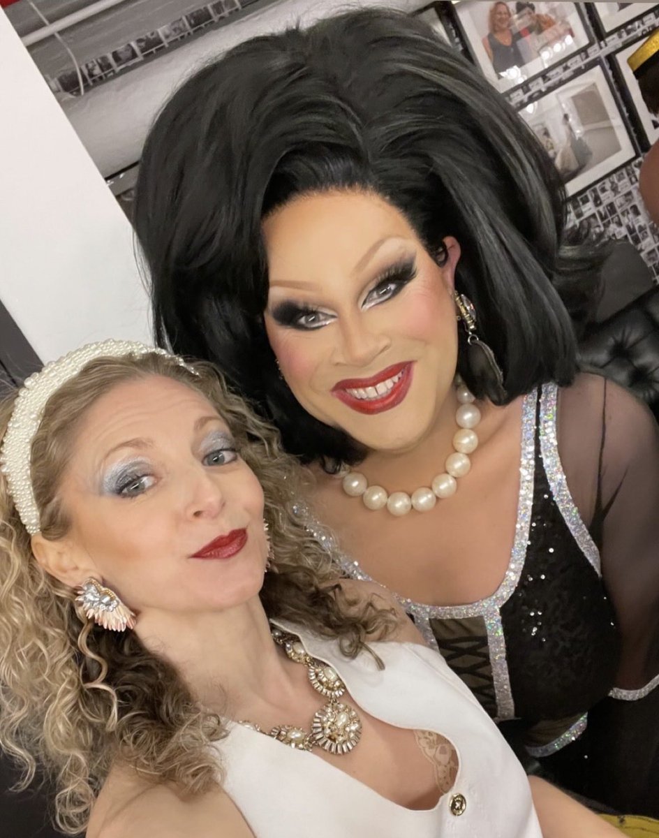 EmEssOh's tweet image. Nina finally in some black hair for her halloween shows 😍😍😍😍