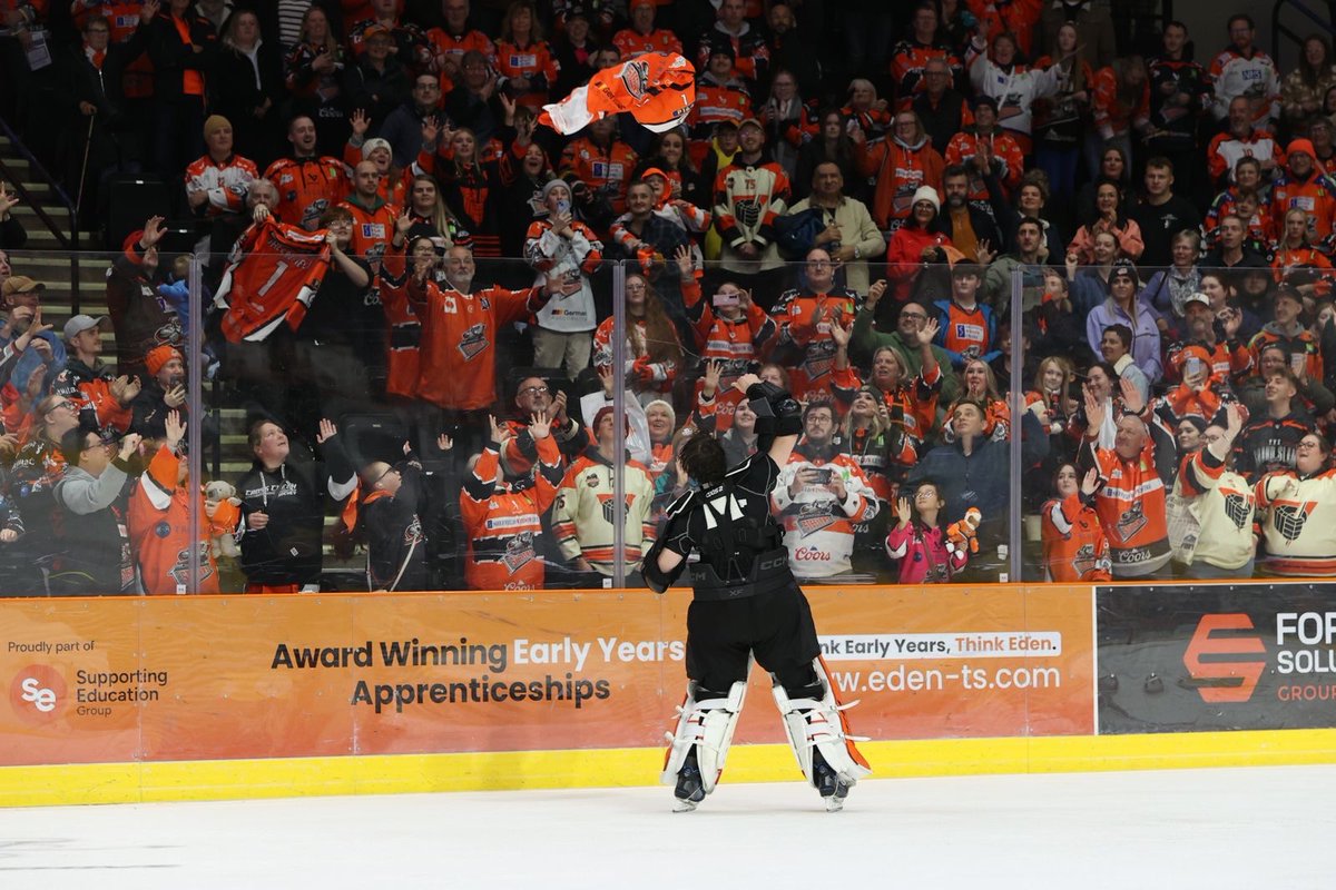 Face At The Plexi tweet media