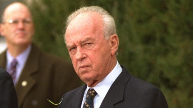 nosseihdegel1's tweet image. כמה מילים על רבין שלא יאהבו בימין או בשמאל:

1. רבין בחיים לא היה נותן לחמאס להתחזק ולעשות לנו טבח כזה. הוא זיהה את חמאס הסכנה הכי גדולה על המדינה היהודית. והוא צדק. 

2. אם אם הטבח היה קורה במשמרת שלו הוא היה עושה להם נכבה. על אמת. לא סתם. הוא גם היה בונה עיר על חורבות עזה. 

3.…