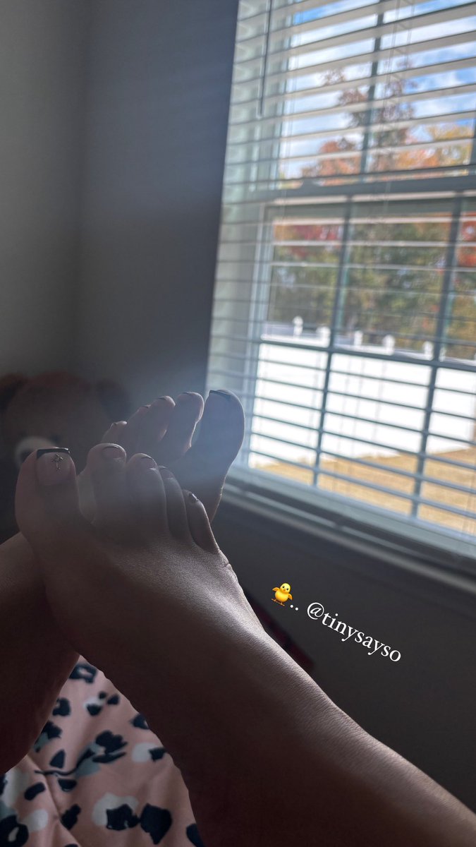 tinysayso's tweet photo. Something about that black French tip😮‍💨💫..... https://t.co/f8Gsmt816K
