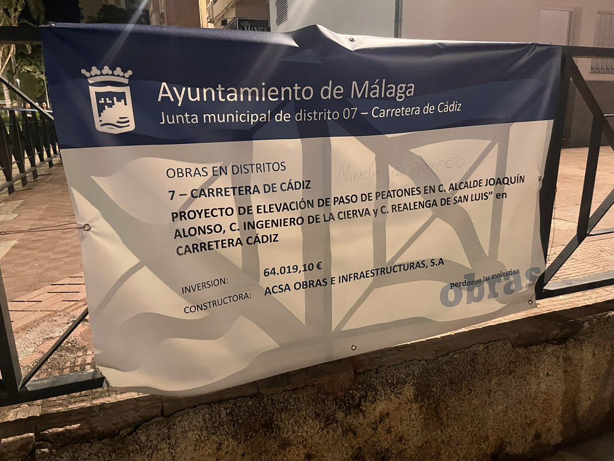 ChemaON88's tweet photo. @LimasamOficial tras las obras realizadas en Alcalde Joaquín Alonso la empresa ha dejado escombros y tierra localizada en una zona de aparcamiento en el número 29. ¿Pueden por favor ayudar con esto? Gracias https://t.co/eL624Gj6zo