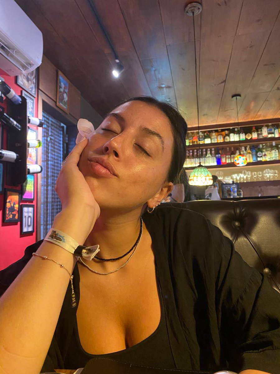 olivizeth's tweet photo. Et la soirée commence 🥰
Qui est là?😈😋 https://t.co/Z6abDbdo9t
