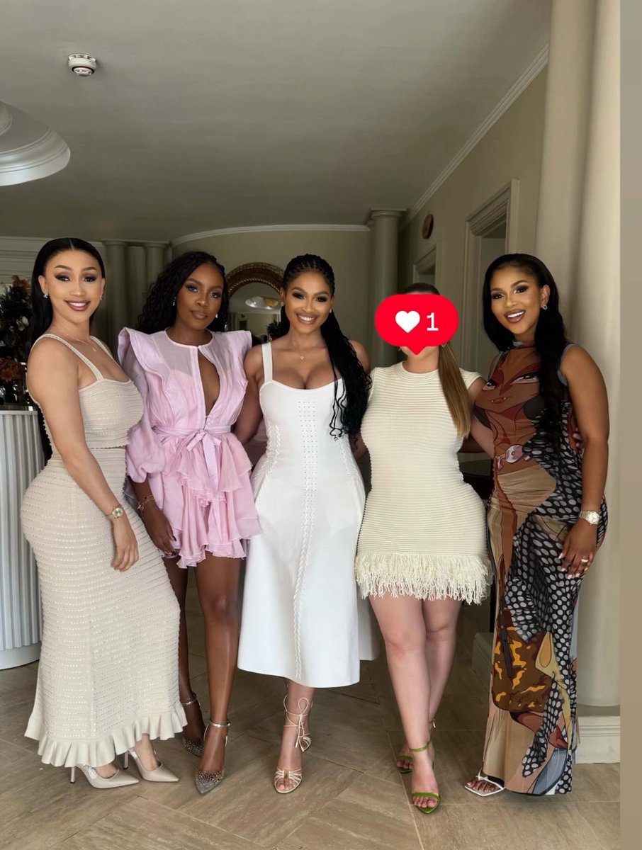 Can someone ask Musa Khawula if the face that is being hidden is Mrs Hangwani Maumela? Hosh Kari Lifestyle is continuing in the depths of the suburbs.