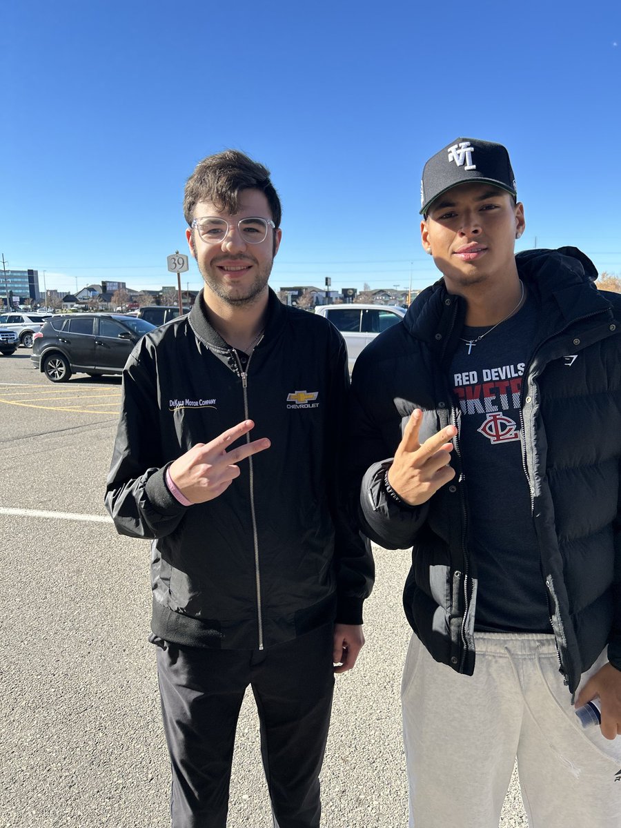 Took a photo w/ <a href="/Mar3lg/">Marlon</a> 

Once of lifetime moment 

Can’t believe ive met one of my fav streamers in this amazing wrld