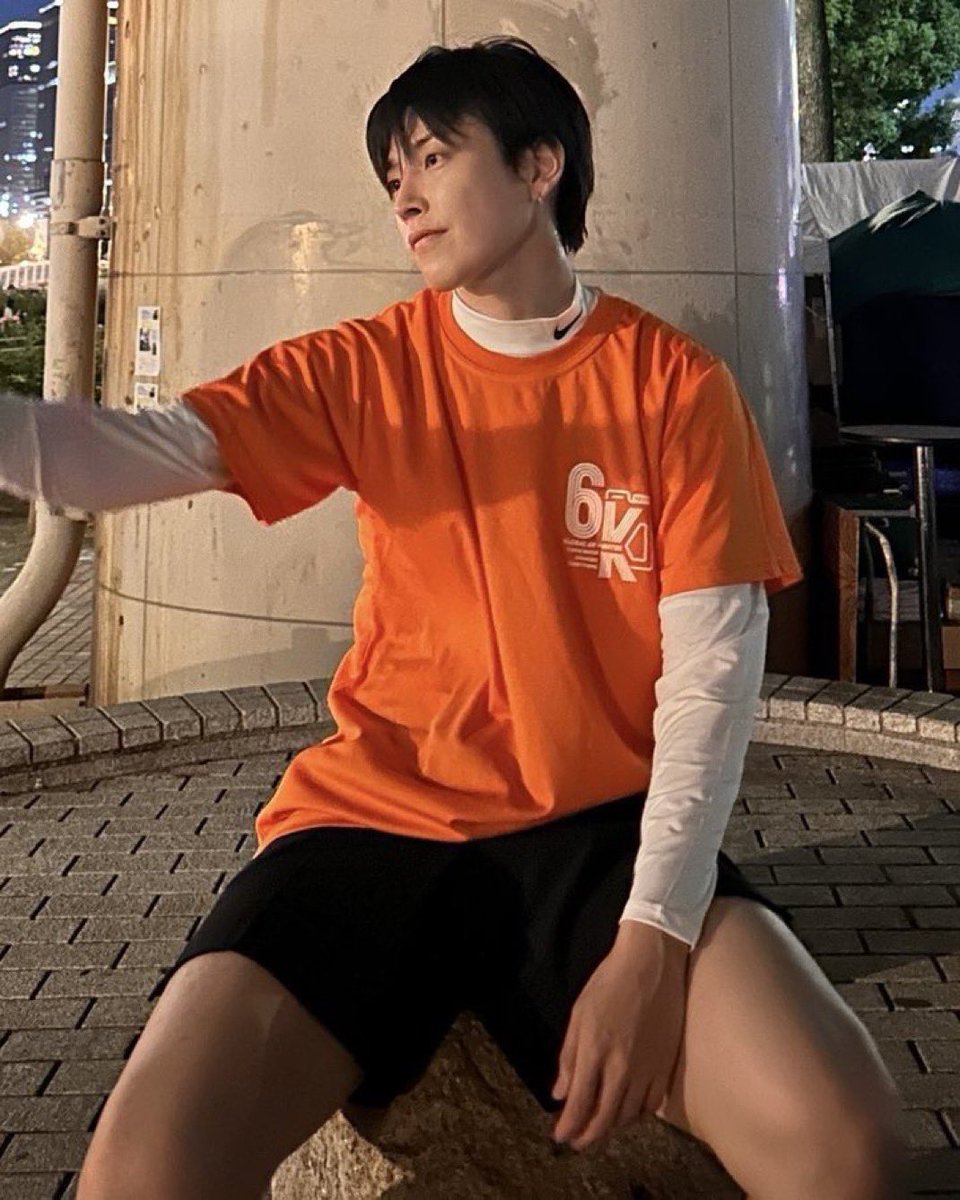 lesbians4woo's tweet image. thigh I mean thighs SHIT I MEAN HI