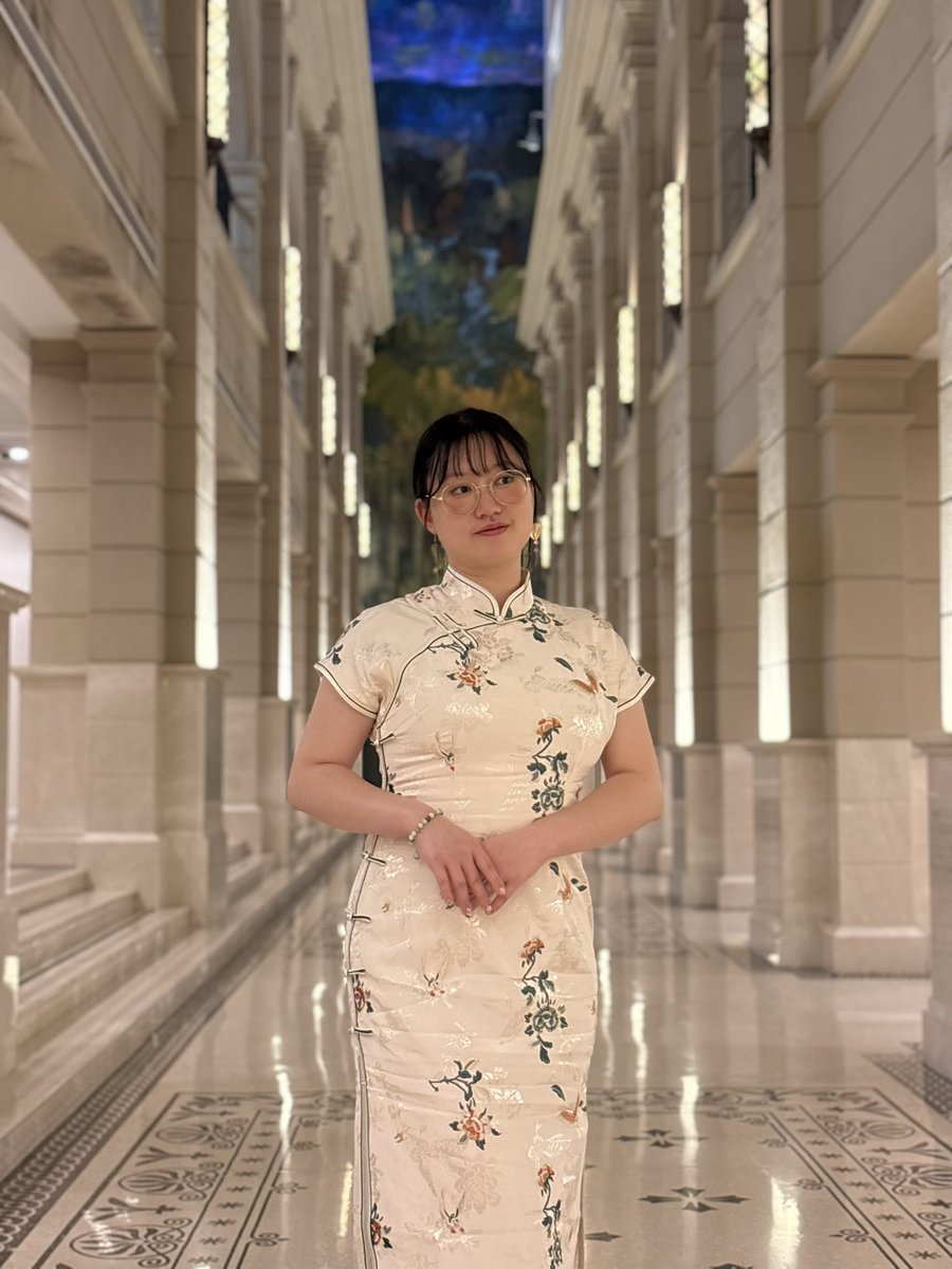 yuka_cchii's tweet image. shanghai vibes ✨
bought a qipao on my trip to shanghai and thoroughly learned the meaning of 洋气 LOL