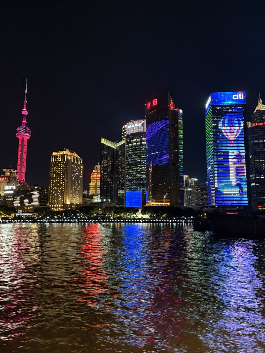 yuka_cchii's tweet image. shanghai vibes ✨
bought a qipao on my trip to shanghai and thoroughly learned the meaning of 洋气 LOL