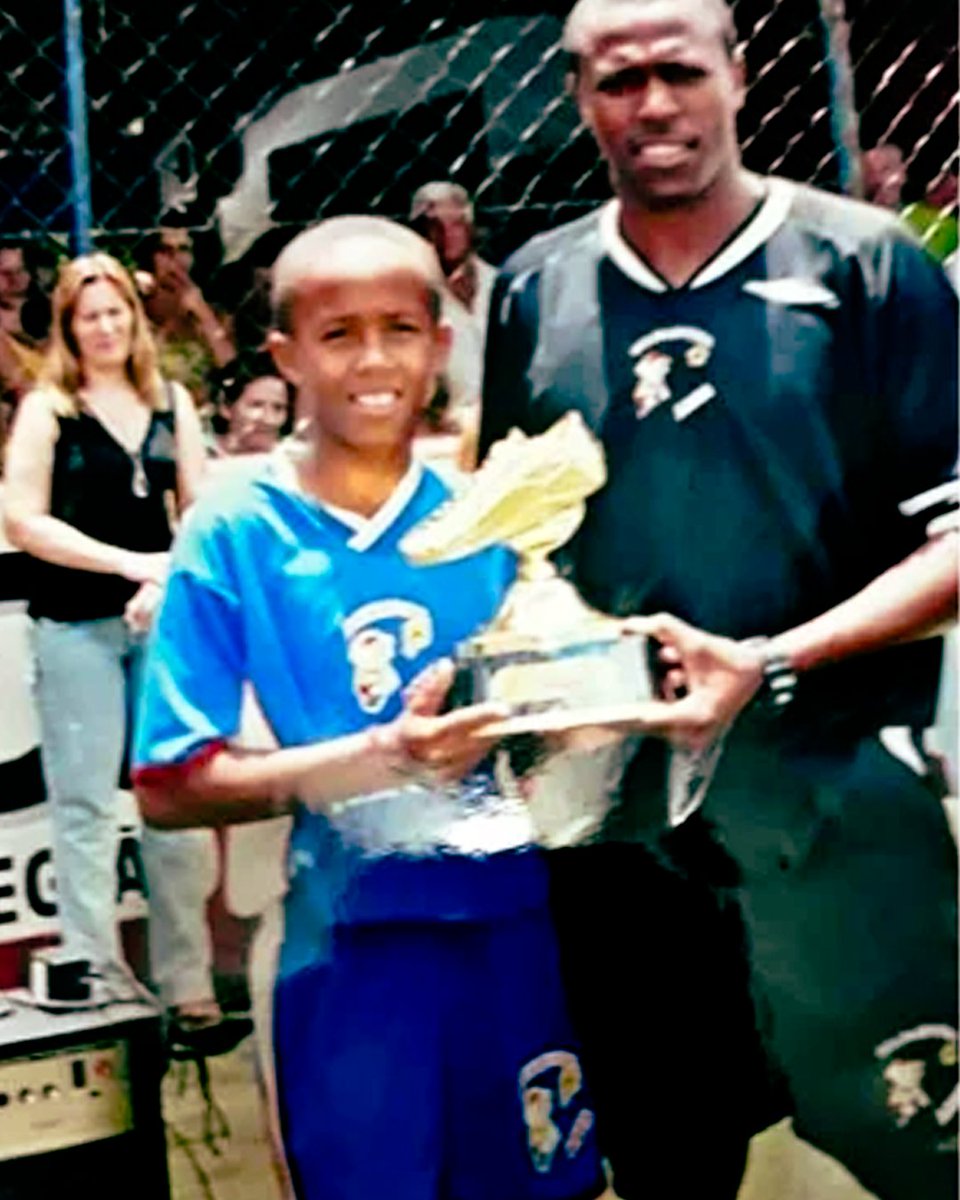 TPTFootball's tweet image. 'Hey, Éder!

Yes, I’m talking to you.

Don’t worry, you haven’t done anything wrong. I’m here because I want to tell you about a couple of things that will happen in your life.

You are probably not going to believe any of it. But for now, I just need you to trust me....

You