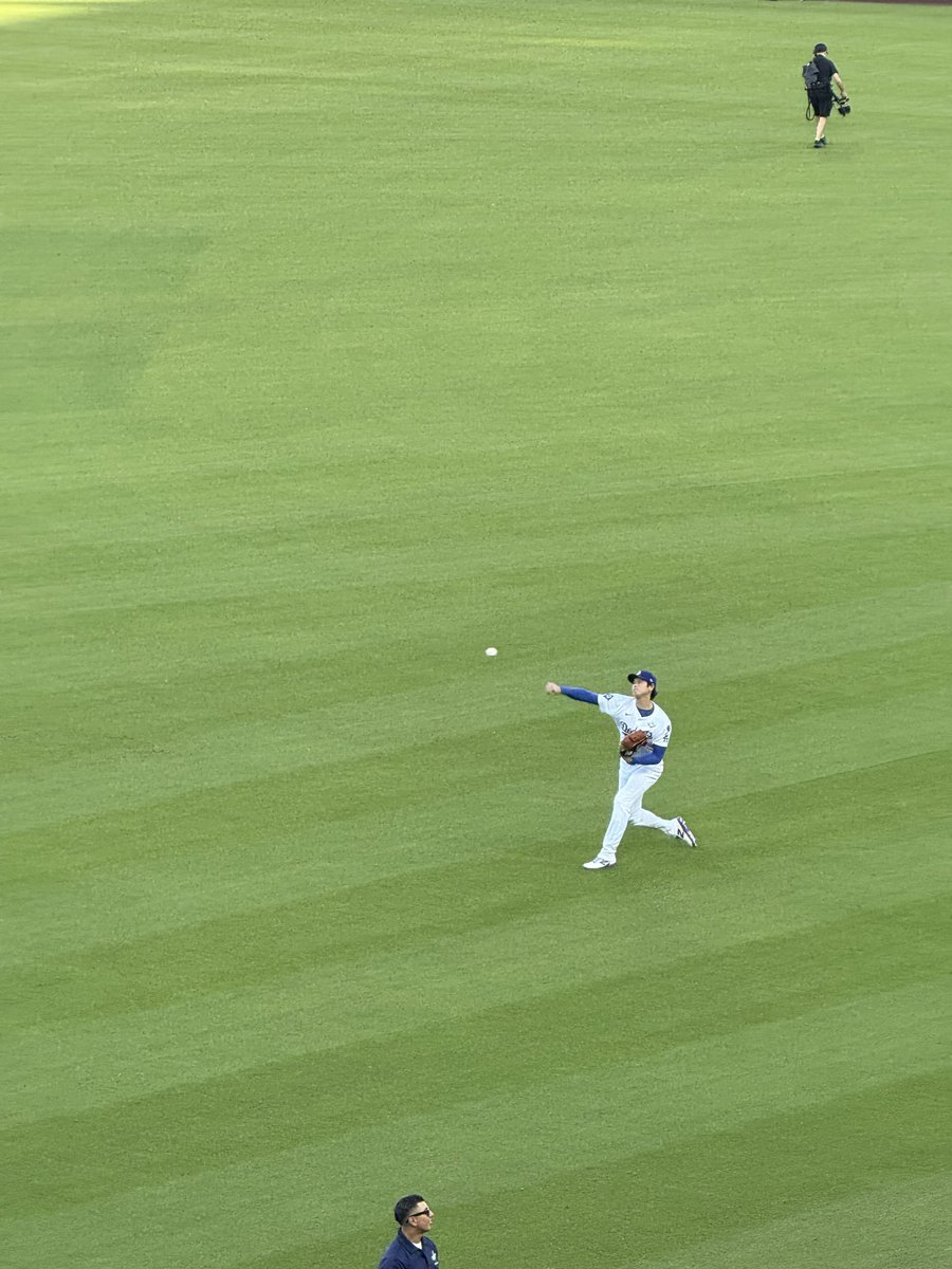 heyitscooked's tweet photo. One day I’ll be able to tell my grandkids I saw Shohei Ohtani pitch in the World Series. 🐐 https://t.co/gZKNXgl2WR