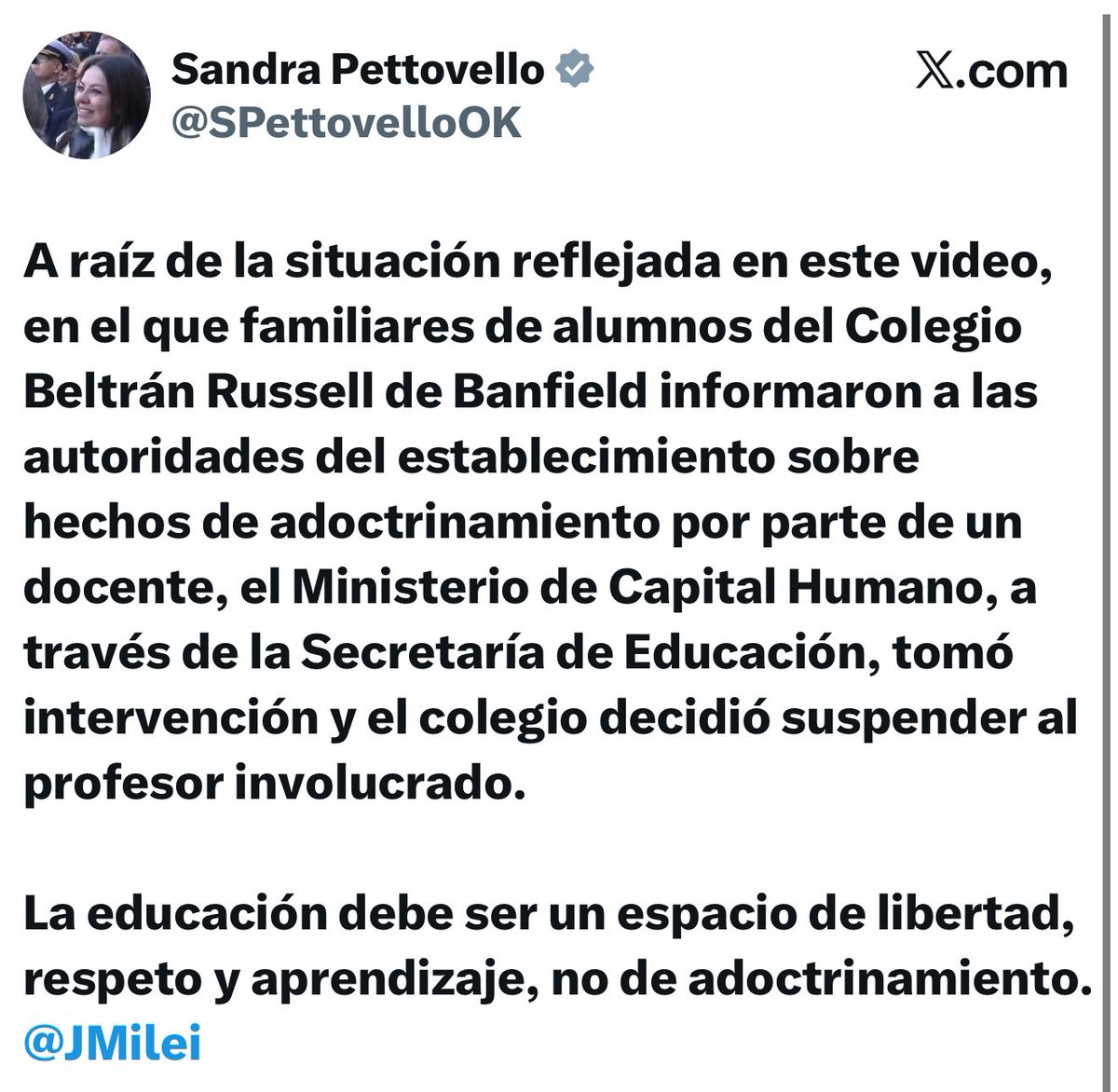 El Jefe de Gabinete Manuel Adorni reprobó tres veces macroeconomía en la UNLP (se sacó 2 las tres veces) y la Ministra de Desarrollo Humano que censura docentes cree que el colegio se llama BELTRÁN RUSSELL. La década tarada, definitivamente.