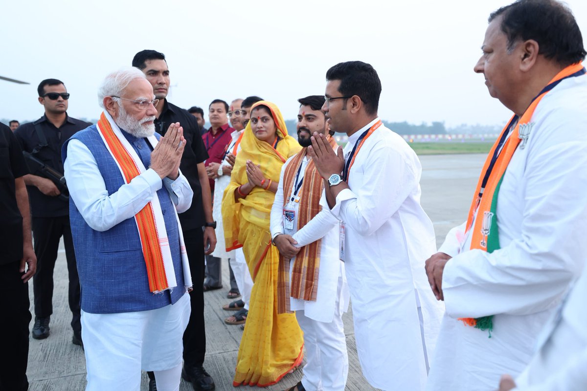 SanghParayan's tweet photo. Honoured and overjoyed to meet our visionary leader,Hon’ble PM @narendramodi ji 🇮🇳✨ His energy, wisdom, and dedication to building a stronger,self-reliant India are truly inspiring.From Digital India to global diplomacy—his achievements make every Indian proud ! 🙏🇮🇳 https://t.co/G5gPKF5Ibt