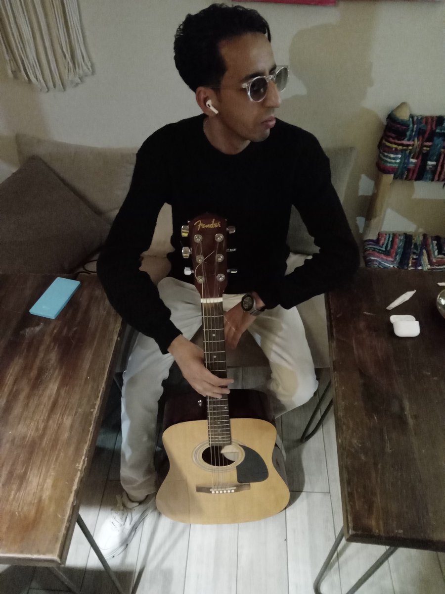 iamaminebmusic's tweet photo. #aminebelayachi #guitarphotography #guitar #music #singer #songwriter #guitarist #guitars #guitarplayer #guitarlove #guitarra #guitaroftheday #guitarphotos #goodvibes #cafeteria #coffeetime #twitter #instagram #tweegram https://t.co/HO5TnBgUep