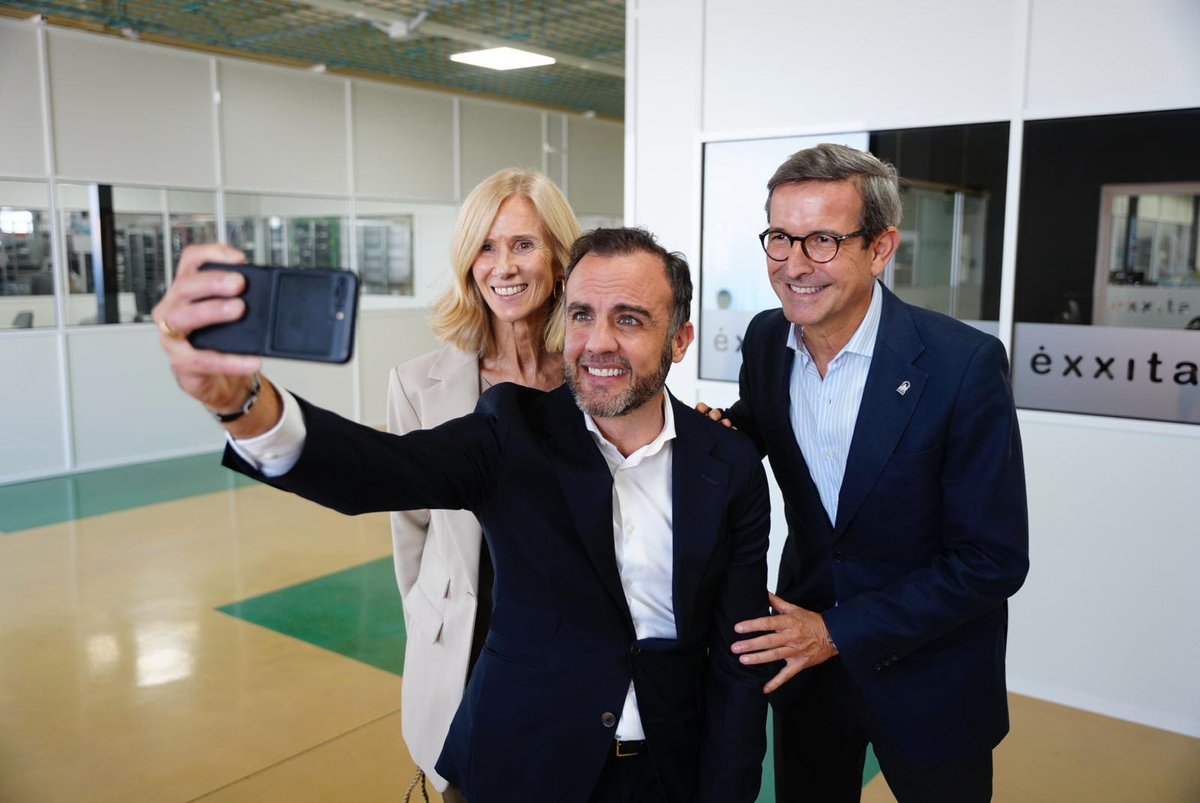 Gracias a la Fundación <a href="/Cotec_Innova/">Fundación Cotec</a> y a su presidenta <a href="/cristinagarmend/">cristina garmendia</a> por elegir Bollullos para presentar el V informe de Economía Circular; un acierto hacerlo en <a href="/ExxitaBCircular/">Éxxita Be Circular</a> con <a href="/alecostajimenez/">Alejandro Costa</a> como anfitrión, baluarte de soluciones de sostenibilidad económica y social.