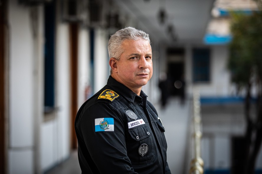 Zack_lope's tweet photo. URGENTE🚨🚨: O secretário da PM, coronel Marcelo Menezes, prometeu uma RESPOSTA firme e a altura ao Comando Vermelho, após a morte de quatro policiais durante a mega-operação nos complexos da Penha e do Alemão. https://t.co/BsE9y1cGlt