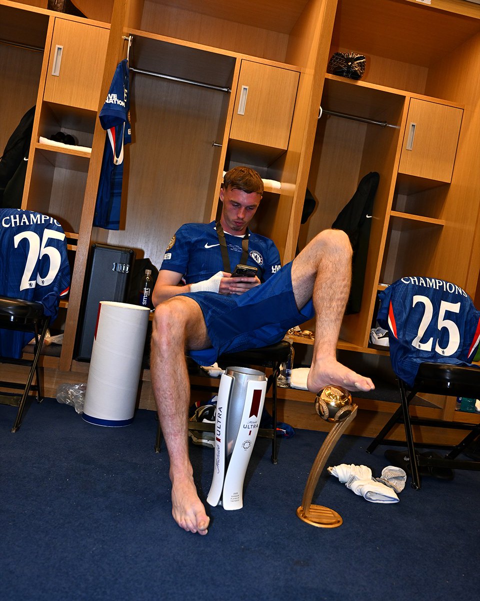 _blue_vibes's tweet image. &quot;Preseason tournament&quot; but it put Palmer in the Ballon D&apos;or top 10 and FIFpro XI. Levels💙⚡