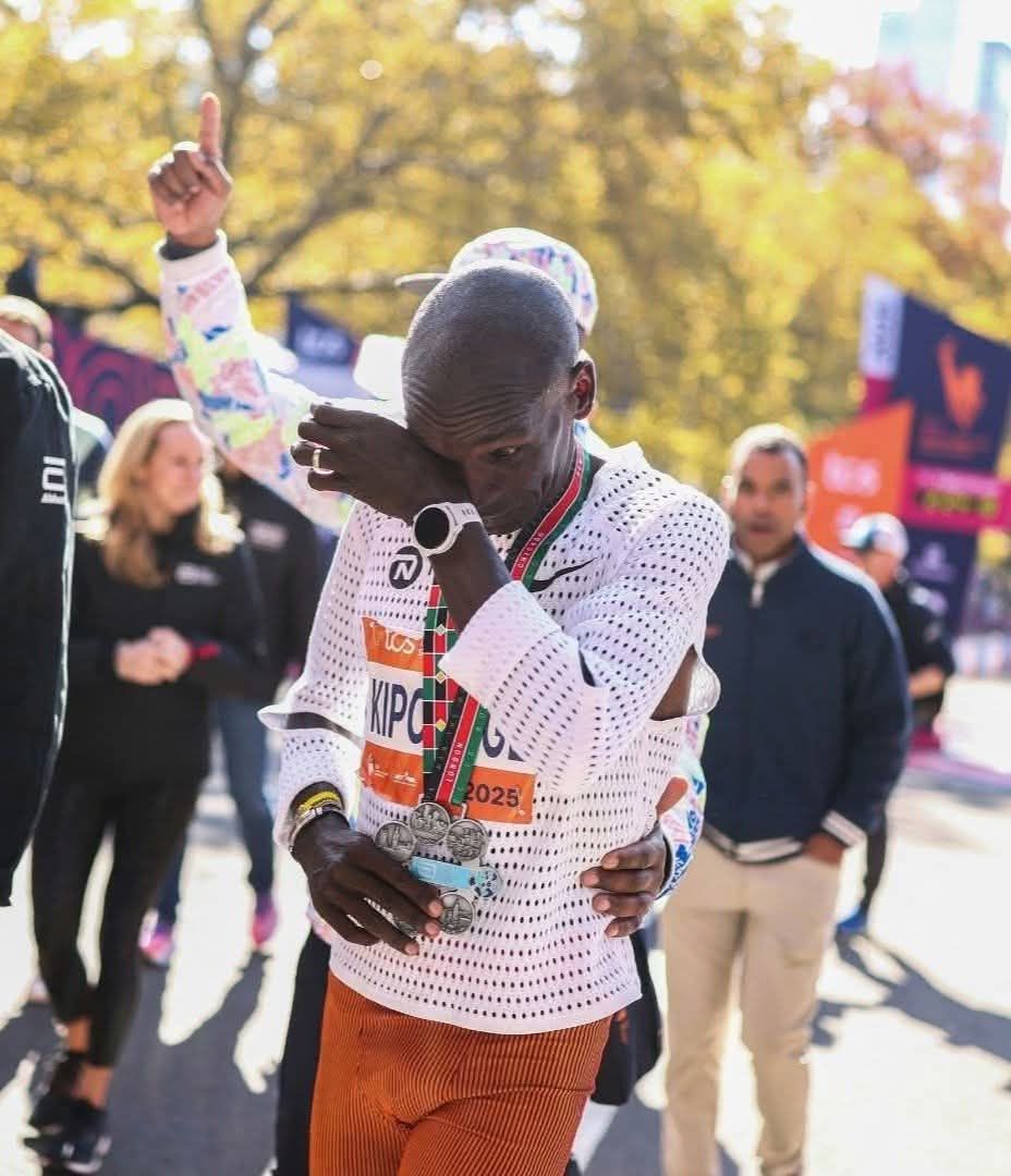 Ralphttcc's tweet image. Ayer se retiró el rey de la hidroclorotiazida. Inscribe su nombre con letras de oro en el Olimpo de los diuréticos.