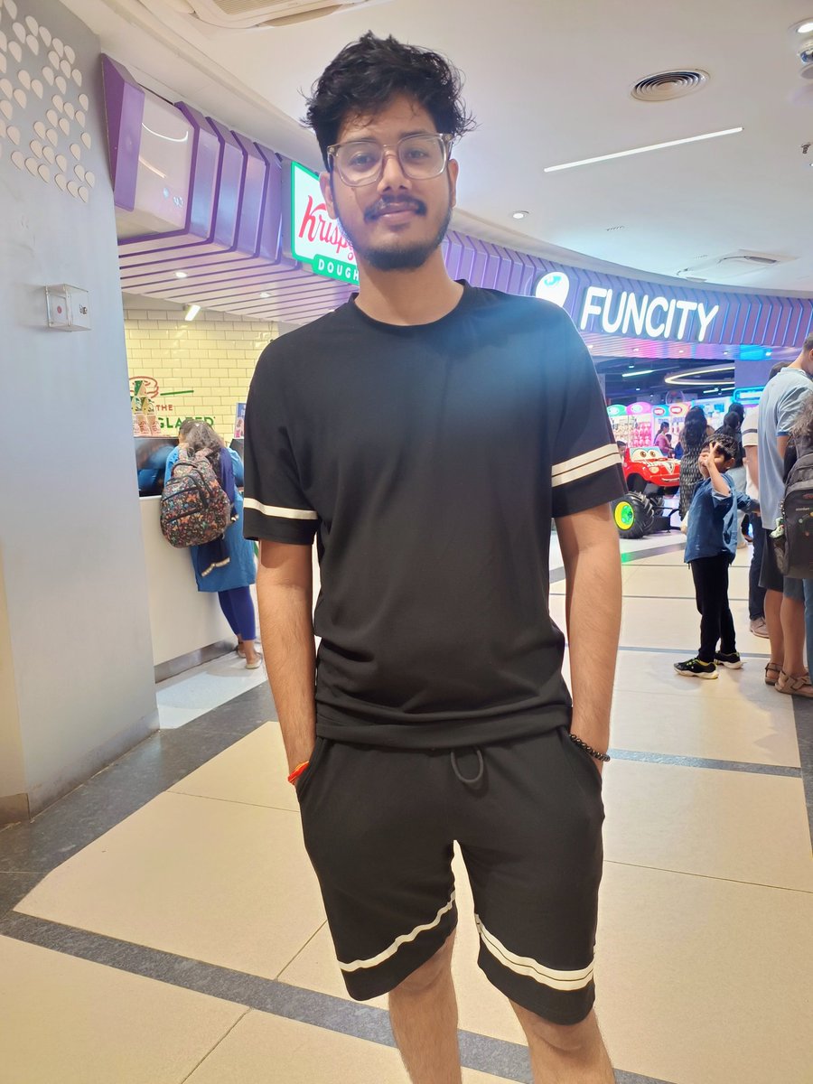 AyushMallik2's tweet image. Just me, good vibes, and a world full of stories waiting on the shelves. ✨📖 Also chill vibes 😉✌️
#CalmCorners #BookStoreVibes #books #WeekendMood #FunCityDiaries #chennai