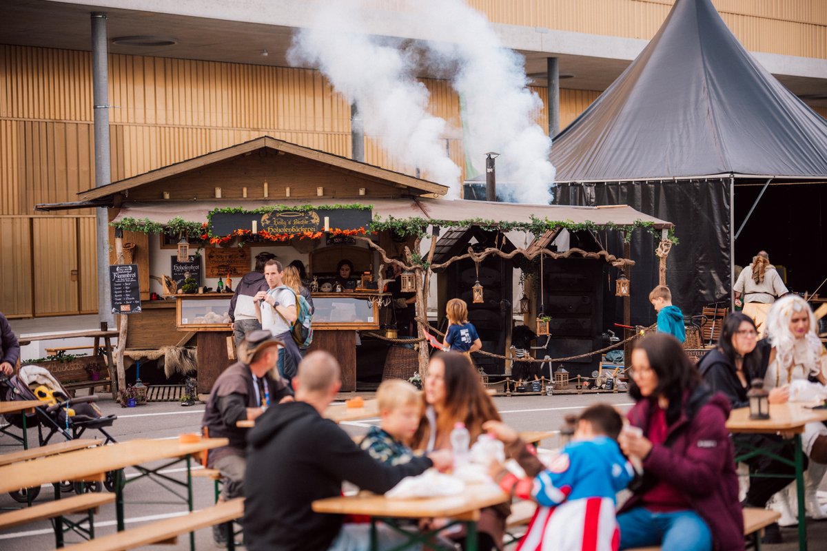 Hero Midgard transformed HeroFest into a living medieval world. 🛡️🔥

Handcrafted jewelry, medieval garments, weapons and artisan treasures brought the spirit of another era to life. Crackling fire, mead, torch skewers and cheese bread created a feast for all senses. 🍖🍷✨