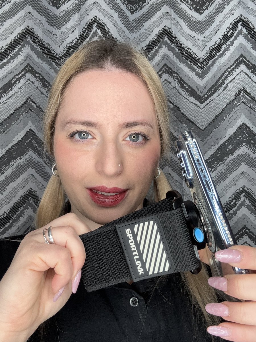 MikyAncona's tweet image. Proteggi il tuo iPhone con stile grazie alle cover SportLink Case 
Design raffinato, materiali premium e protezione anti-urto.
Perché il tuo smartphone merita il meglio, sempre.

#mikyancona #mikyanconatech
#SportLinkCase #iPhone17 #iPhoneCover