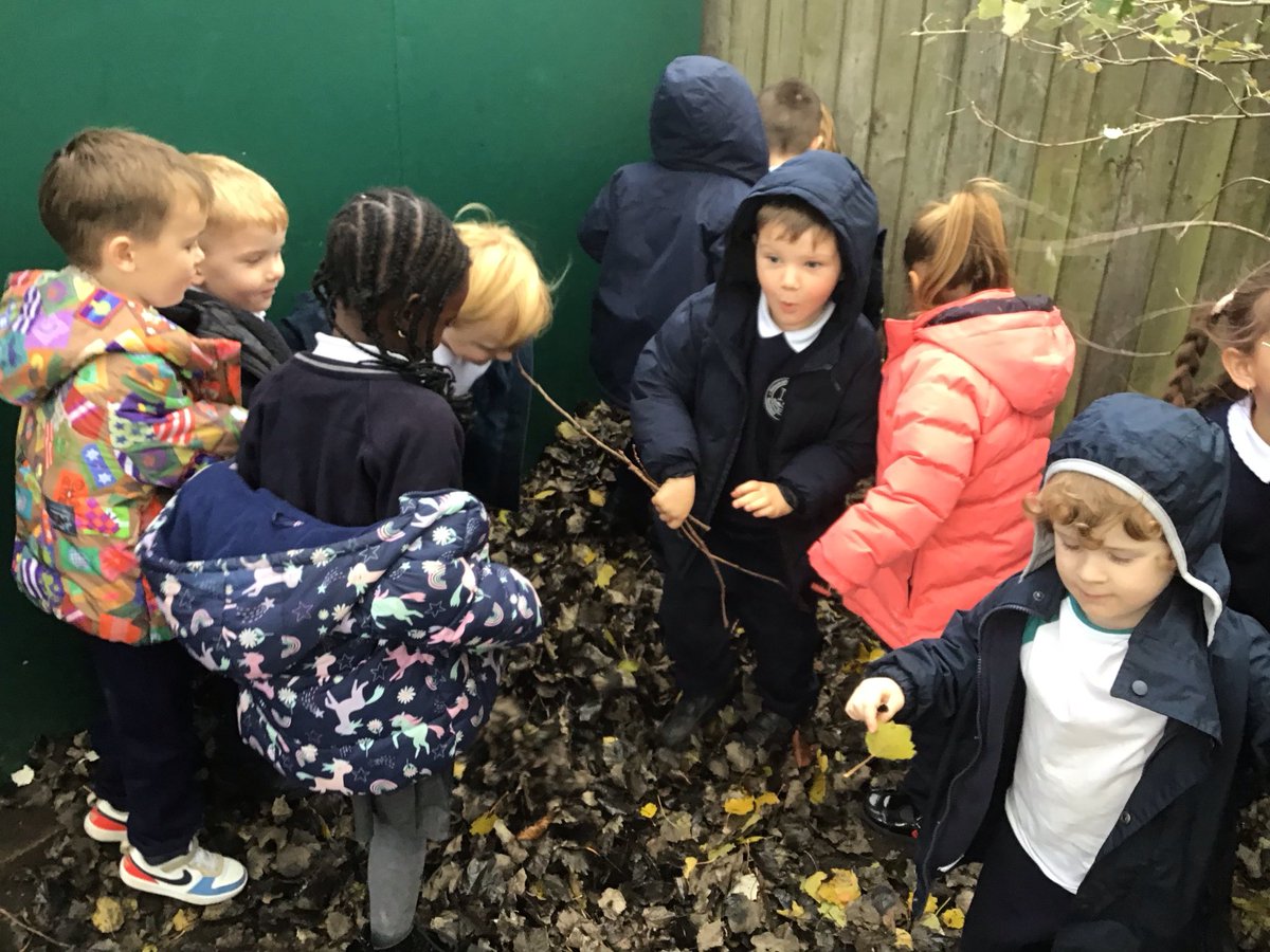 Receptionmonksd's tweet image. #classR1 loved exploring our school environment to look for signs of autumn. We then went back into class and discussed what we saw, touched and heard. We also talked about how it becomes dark earlier and how some animals hibernate.