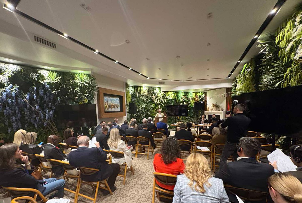 На големата меѓународна научна конференција во Белград со учество на 57 научни работници од 50 земји од четири континенти и со воведно обраќање од кандидатот за следен генерален секретар на Обединетите нации г. Пино Арлачи, имав излагање на мојот труд насловен како "Колективната