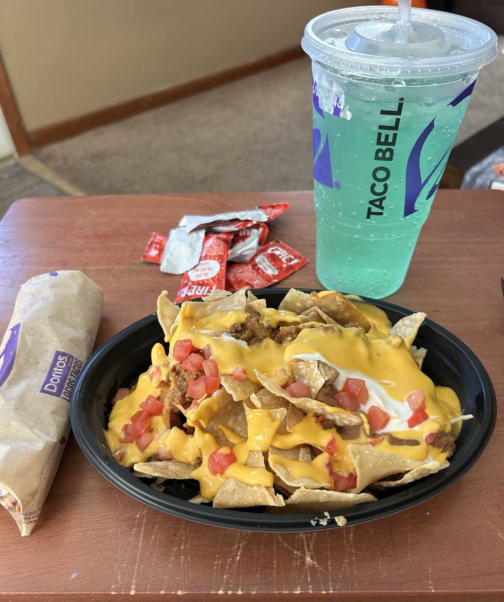 Lunch time. I haven’t had Taco Bell in a hot minute😋🤤
