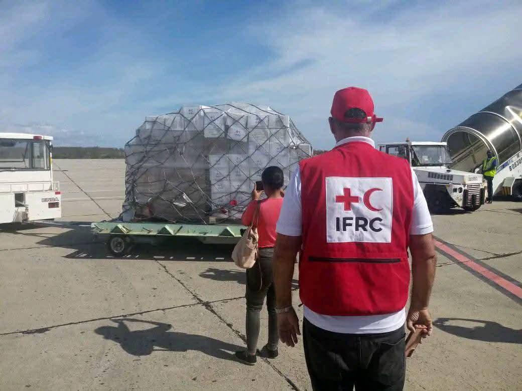 jagan_chapagain's tweet image. A charter flight from the @IFRC landed in Santiago de Cuba on Sunday, 2 November, carrying the first 20 tons of humanitarian aid for people affected by Hurricane Melissa. The cargo includes kitchen, hygiene, and bedding kits, blankets, mosquito nets, solar lamps, shelter tools…