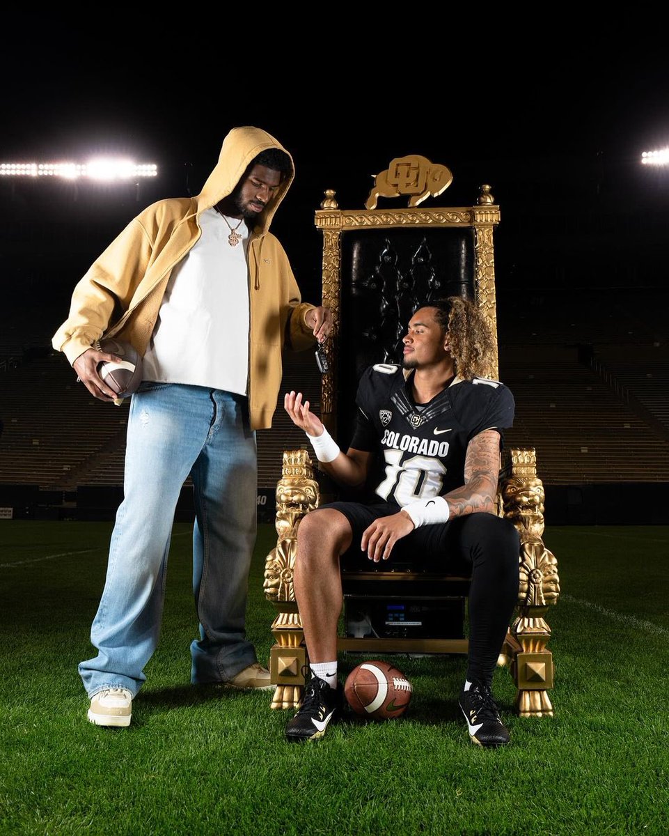 50Ladyc26720's tweet image. Praying for our @JulianLewis10 now because these fans forget quickly if things don't go there way. Remember nephew you got the keys. Pace yourself.  #SkoBuffs #WeBelieve @CUBuffs