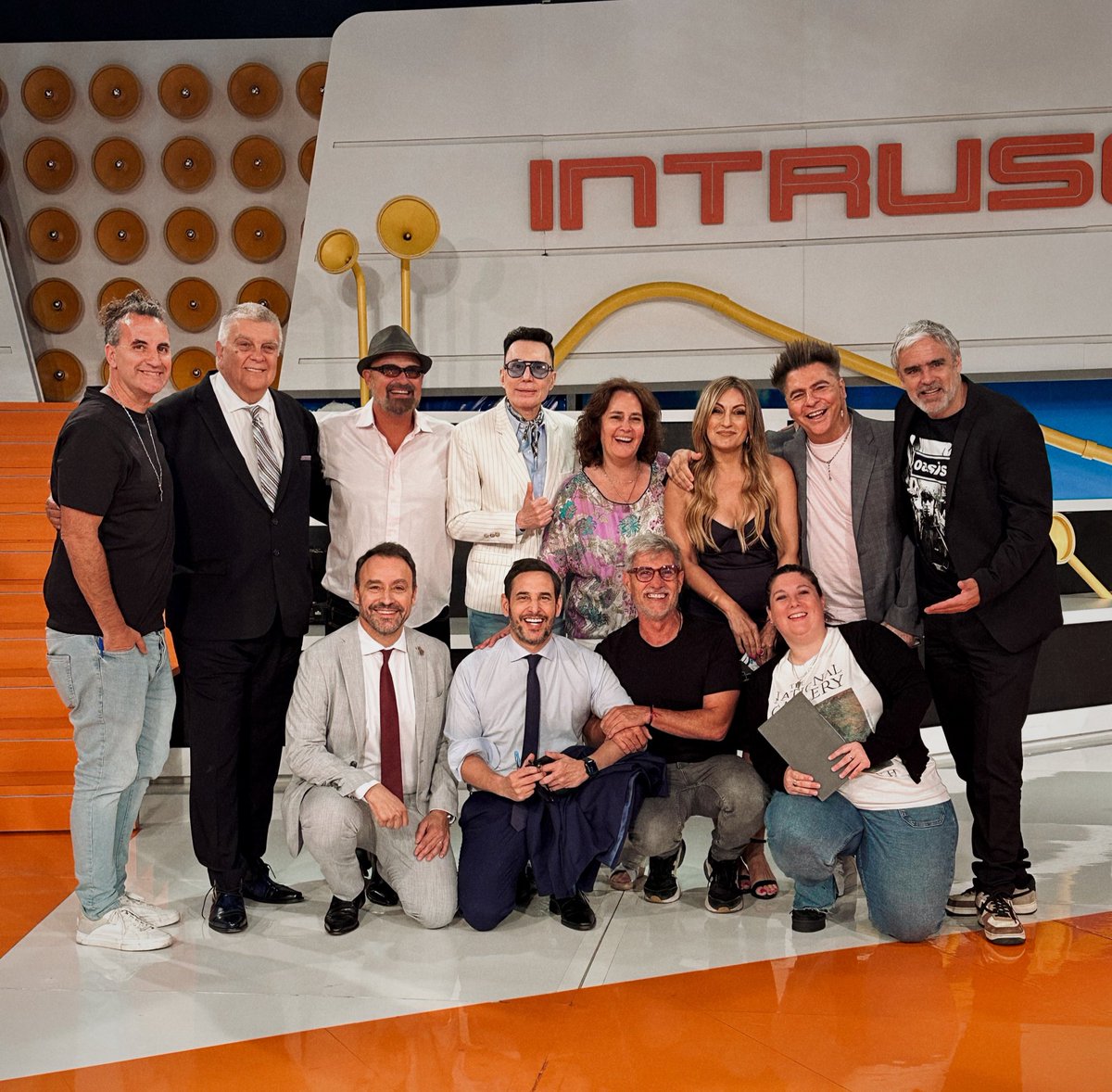 Intrusos's tweet image. 🔥LOS HISTÓRICOS DE #INTRUSOS

UN PROGRAMA LLENO DE EMOCIÓN Y ANÉCDOTAS, MILES DE RECUERDOS. 

GRACIAS POR SEGUIR ACOMPAÑÁNDONOS.❤️
