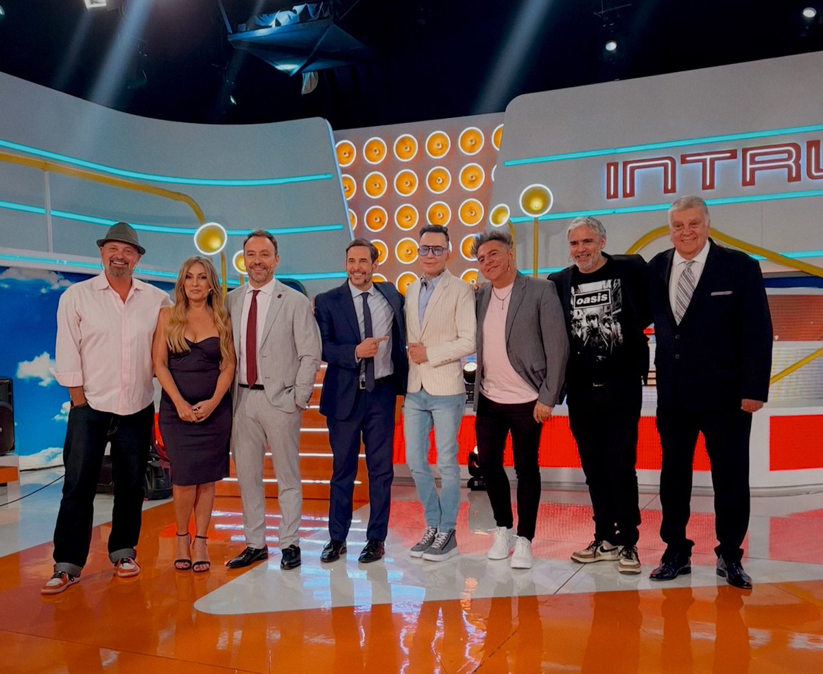 Intrusos's tweet image. 🔥LOS HISTÓRICOS DE #INTRUSOS

UN PROGRAMA LLENO DE EMOCIÓN Y ANÉCDOTAS, MILES DE RECUERDOS. 

GRACIAS POR SEGUIR ACOMPAÑÁNDONOS.❤️