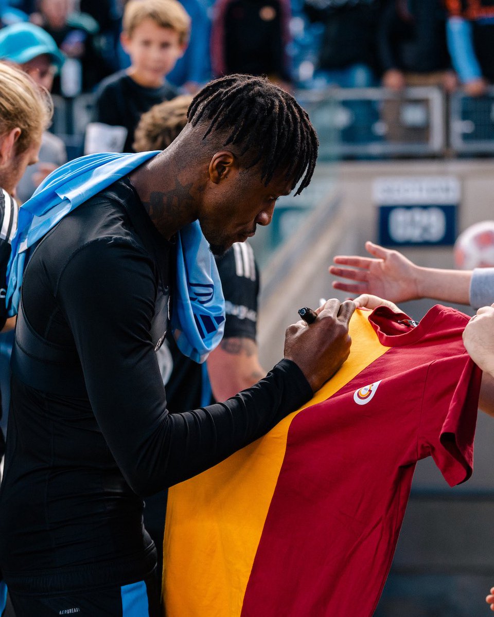 International love for Wilfried Zaha 🫶