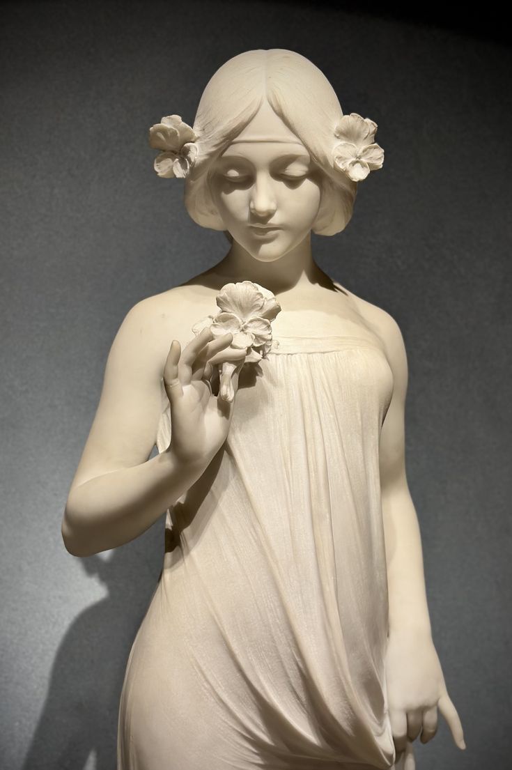 🌼

#VoceEDelizia 

Dietro ogni cosa squisita
si cela qualcosa di tragico.

(Oscar Wilde, Il ritratto di Dorian Gray)

~ Carlo Pittaluga, 1915 
"Ninfa dei campi"~