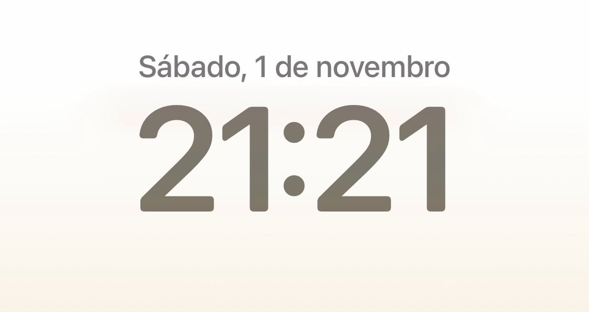 Sahloatw's tweet photo. Tô a 1 semana afirmando q toda vez q vejo hora igual ele pensa em mim, minha galeria fica assim: https://t.co/FWvGsAll2I
